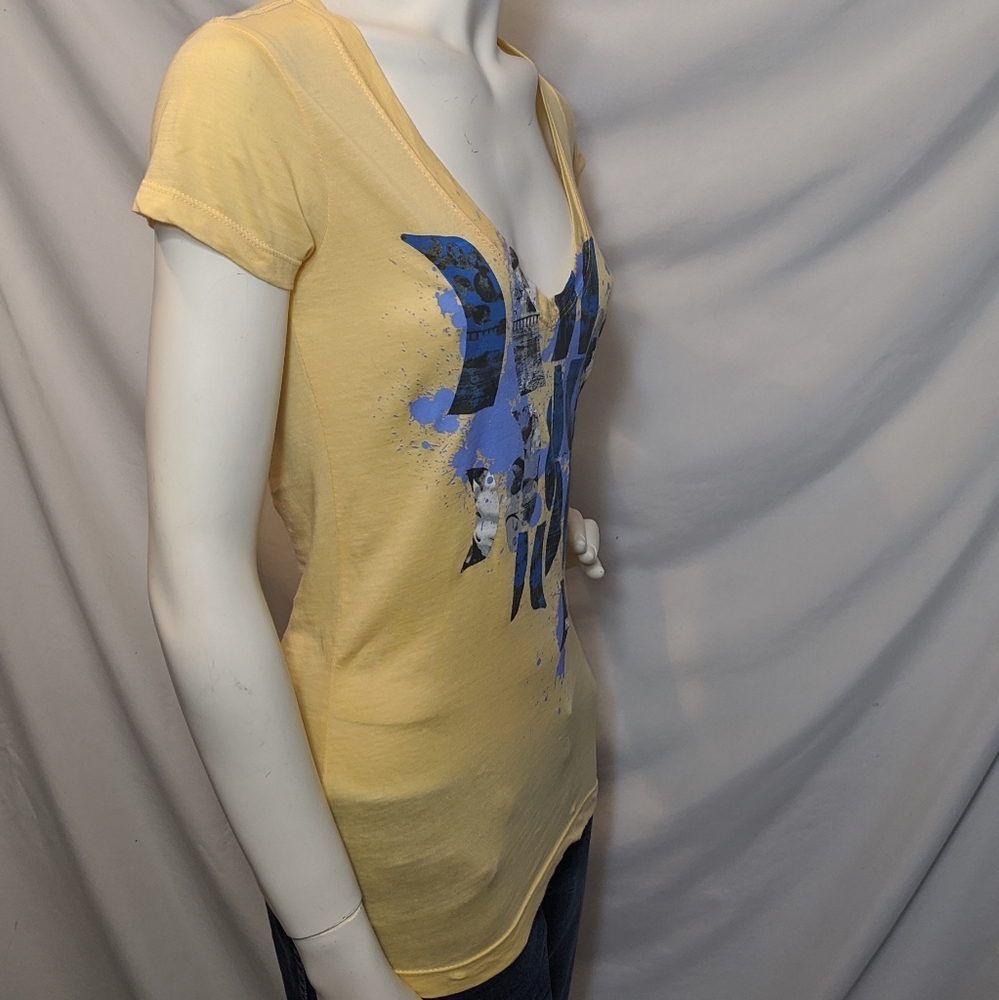 Hurley | graphic t shirt | v neck | EUC | XS🦋 - Picture 3 of 8